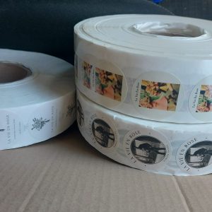 מדבקות עגולות בגליל רציף